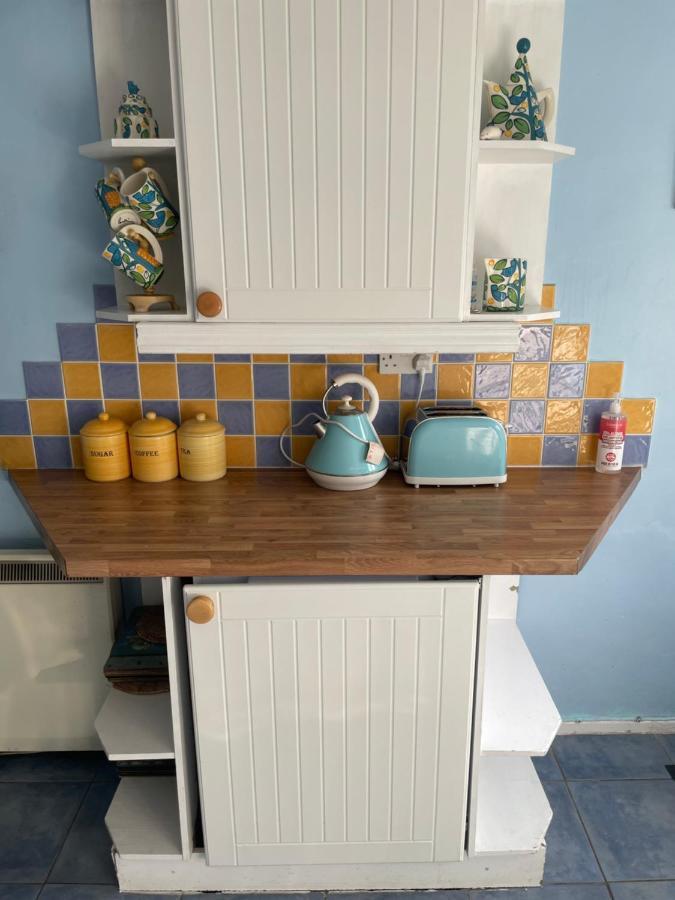 בלקני 2 Bedroomed Fisherman'S Cottage Near Quay מראה חיצוני תמונה